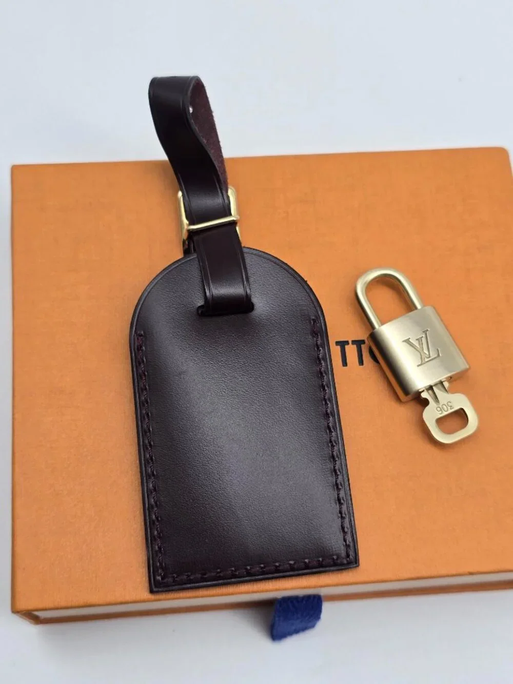 Authentic Louis Vuitton Brown Luggage Tag Gold LV Padlock Key & Box